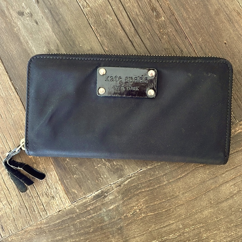 Authentic Kate Spade Zip Wallet